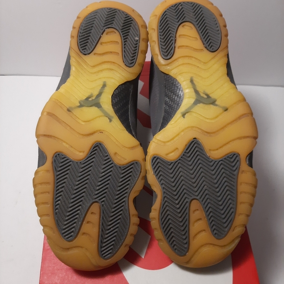 Air Jordan Future 'Dark Grey Volt' - Picture 10 of 12